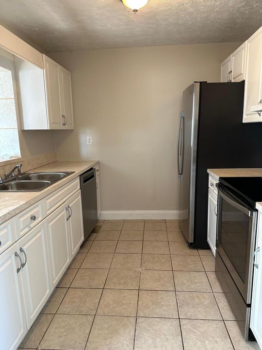 Active With Contract: $2,600 (4 beds, 2 baths, 1652 Square Feet)