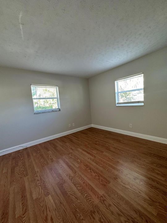 Active With Contract: $2,600 (4 beds, 2 baths, 1652 Square Feet)