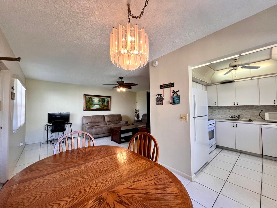 Active With Contract: $169,900 (2 beds, 1 baths, 798 Square Feet)