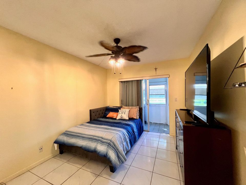 Active With Contract: $169,900 (2 beds, 1 baths, 798 Square Feet)