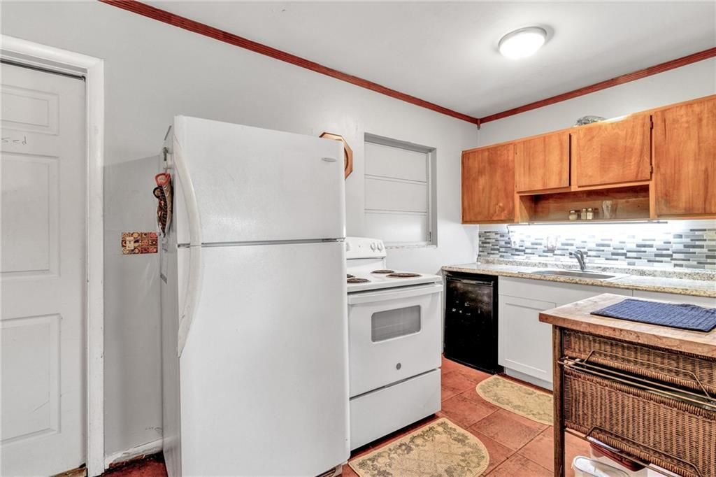 For Sale: $199,900 (2 beds, 1 baths, 748 Square Feet)