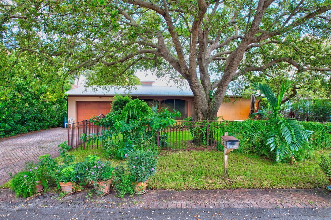 Active With Contract: $598,000 (3 beds, 2 baths, 1592 Square Feet)