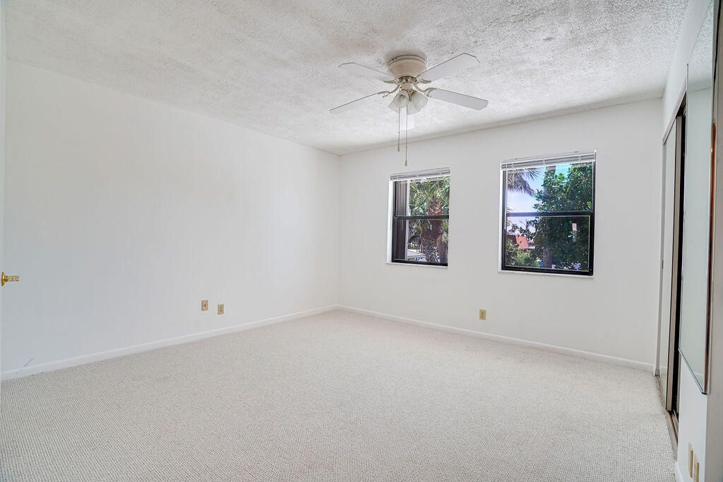 For Sale: $289,500 (2 beds, 2 baths, 1270 Square Feet)