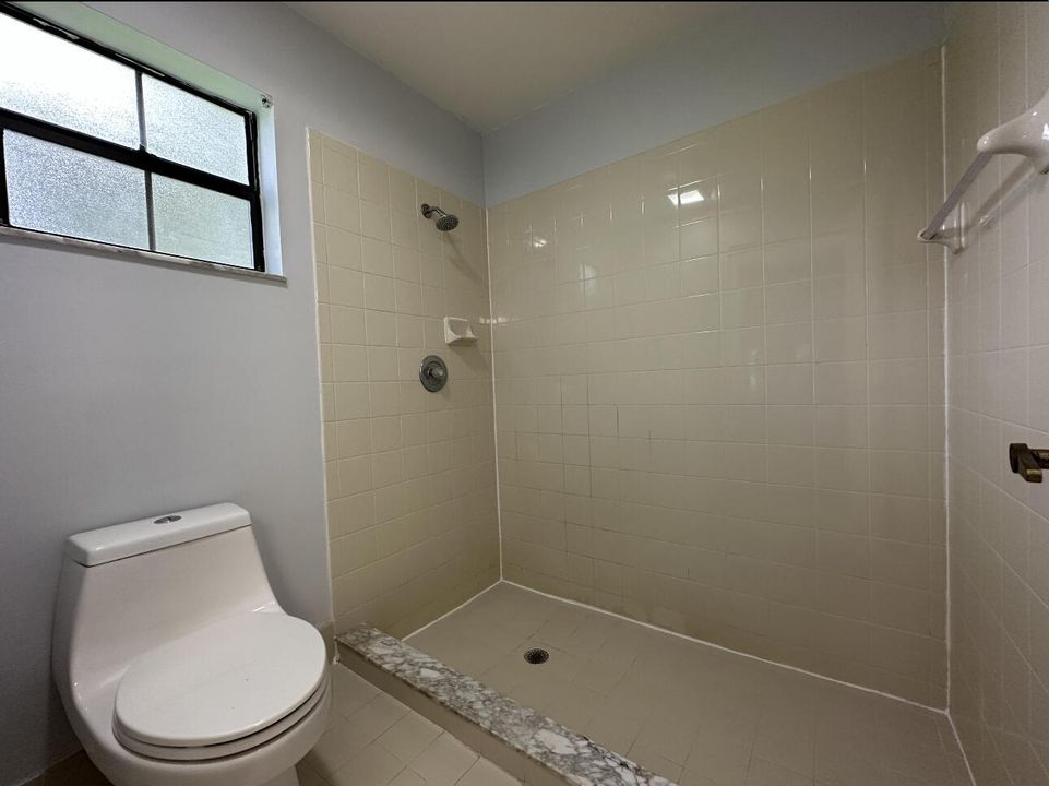 For Rent: $3,200 (3 beds, 2 baths, 1571 Square Feet)