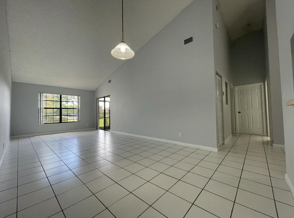 For Rent: $3,200 (3 beds, 2 baths, 1571 Square Feet)