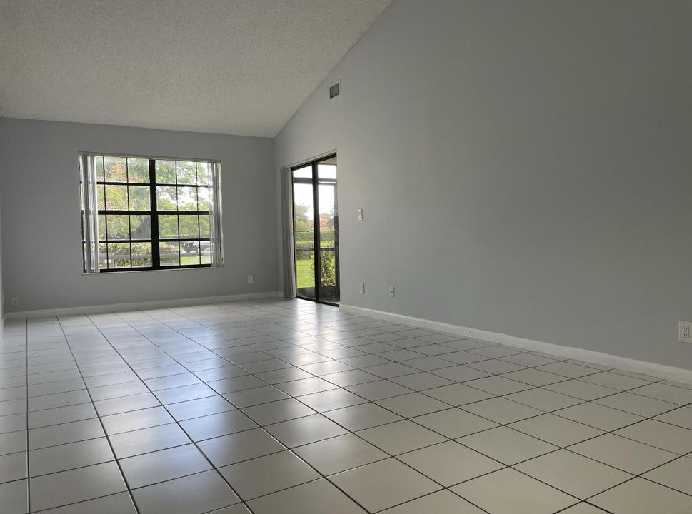 For Rent: $3,200 (3 beds, 2 baths, 1571 Square Feet)