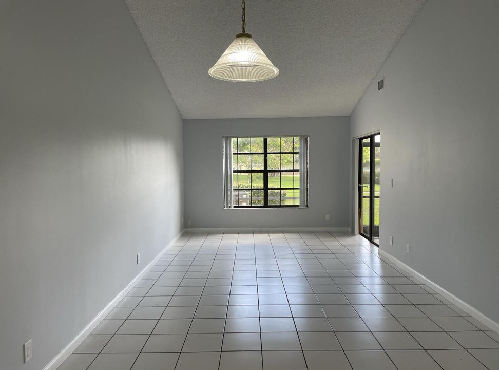 For Rent: $3,200 (3 beds, 2 baths, 1571 Square Feet)