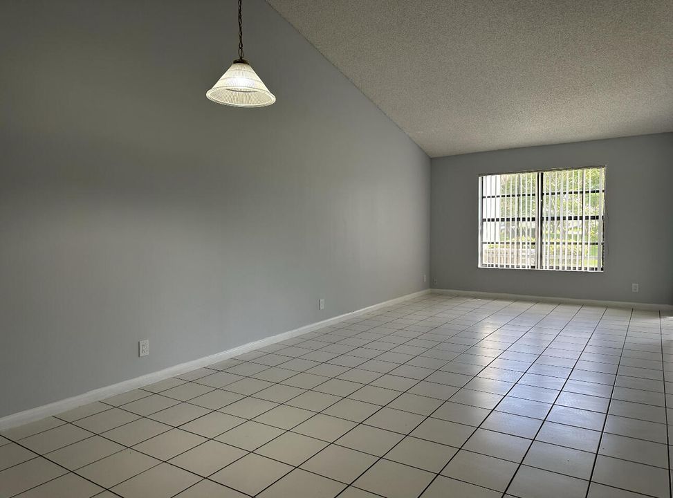 For Rent: $3,200 (3 beds, 2 baths, 1571 Square Feet)