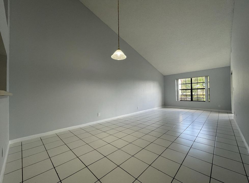 For Rent: $3,200 (3 beds, 2 baths, 1571 Square Feet)