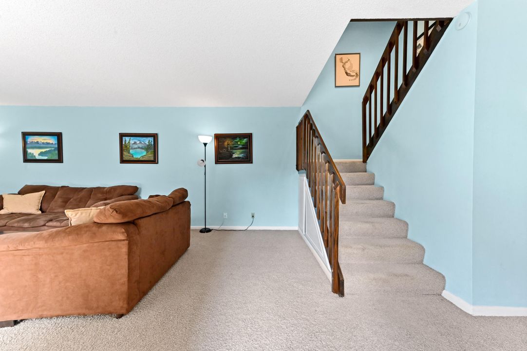 For Sale: $299,900 (2 beds, 2 baths, 1288 Square Feet)