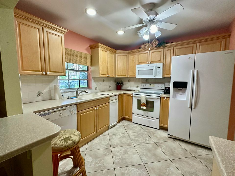 For Sale: $154,900 (2 beds, 2 baths, 1280 Square Feet)