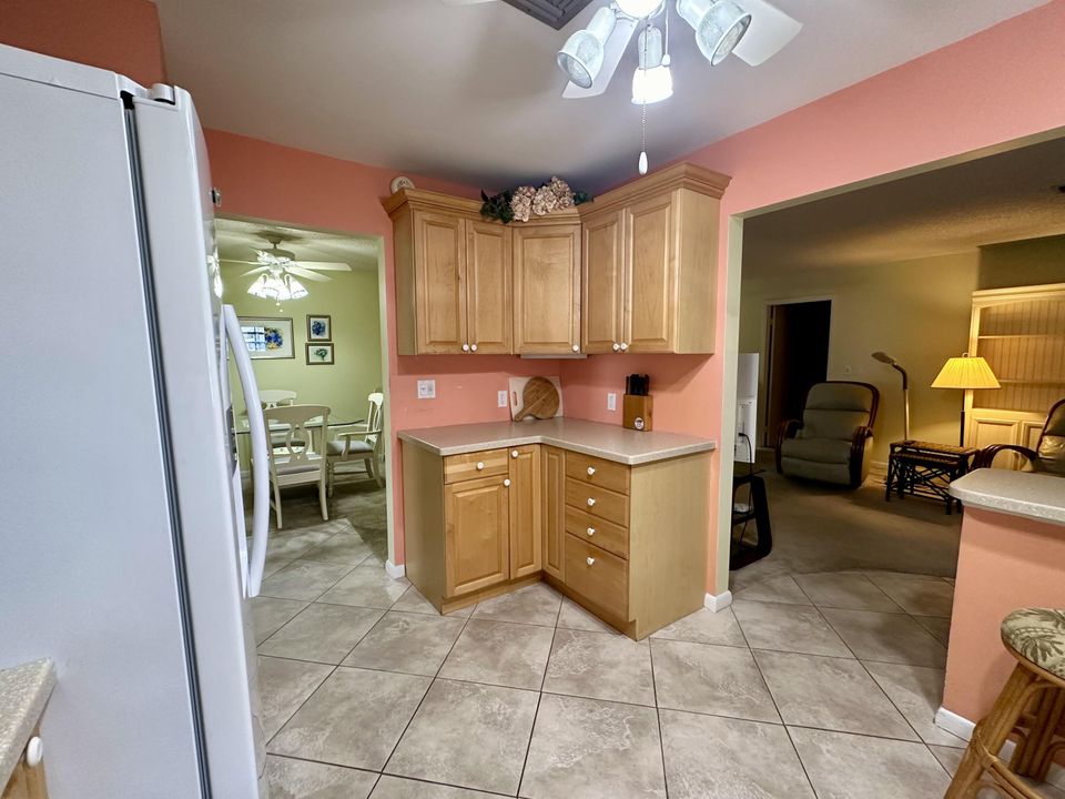 For Sale: $154,900 (2 beds, 2 baths, 1280 Square Feet)