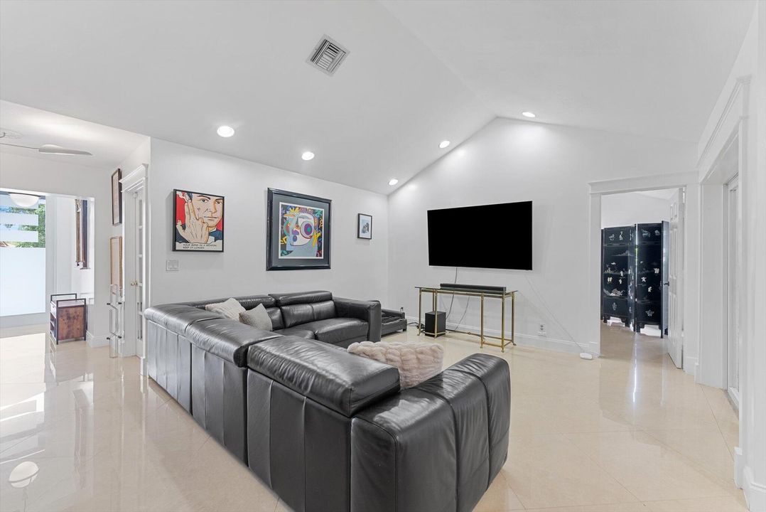 待售: $699,000 (3 贝兹, 2 浴室, 1724 平方英尺)