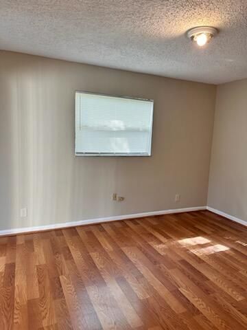 For Rent: $3,800 (3 beds, 2 baths, 1474 Square Feet)