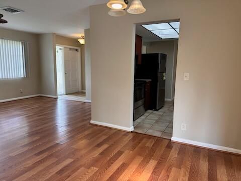 For Rent: $3,800 (3 beds, 2 baths, 1474 Square Feet)