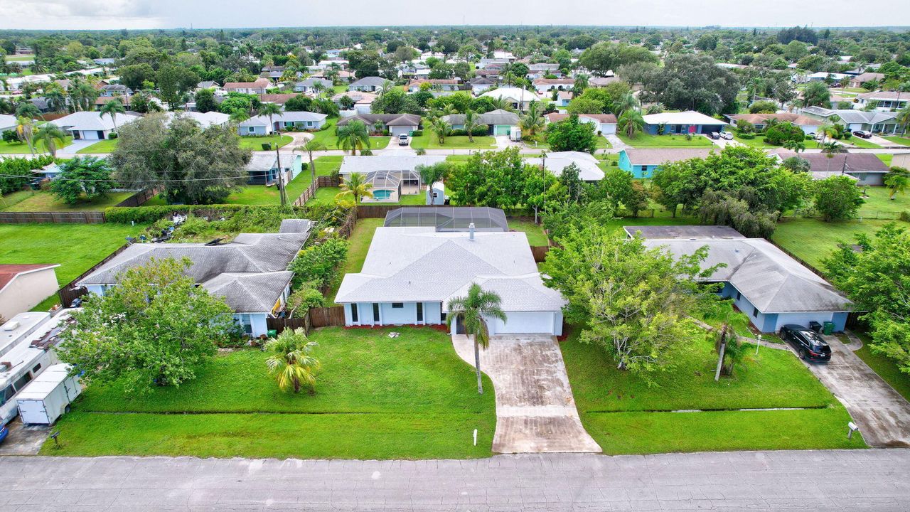 For Sale: $499,900 (3 beds, 2 baths, 2262 Square Feet)