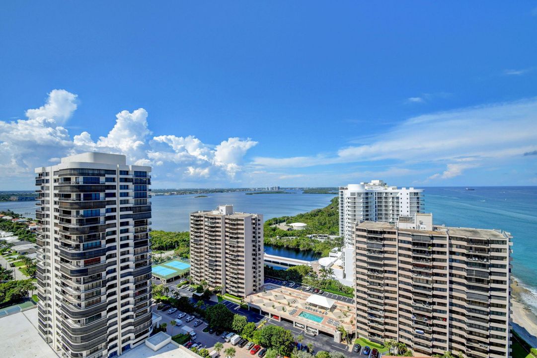 For Sale: $1,600,000 (2 beds, 3 baths, 2011 Square Feet)