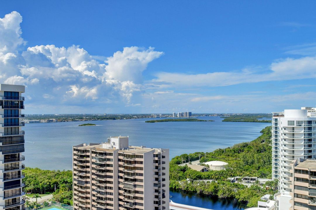 For Sale: $1,600,000 (2 beds, 3 baths, 2011 Square Feet)