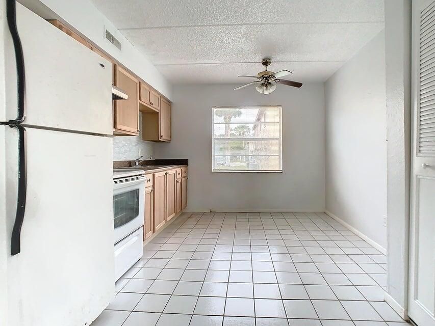 For Rent: $1,350 (2 beds, 1 baths, 784 Square Feet)