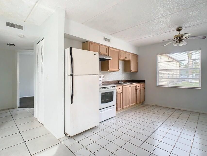 For Rent: $1,350 (2 beds, 1 baths, 784 Square Feet)