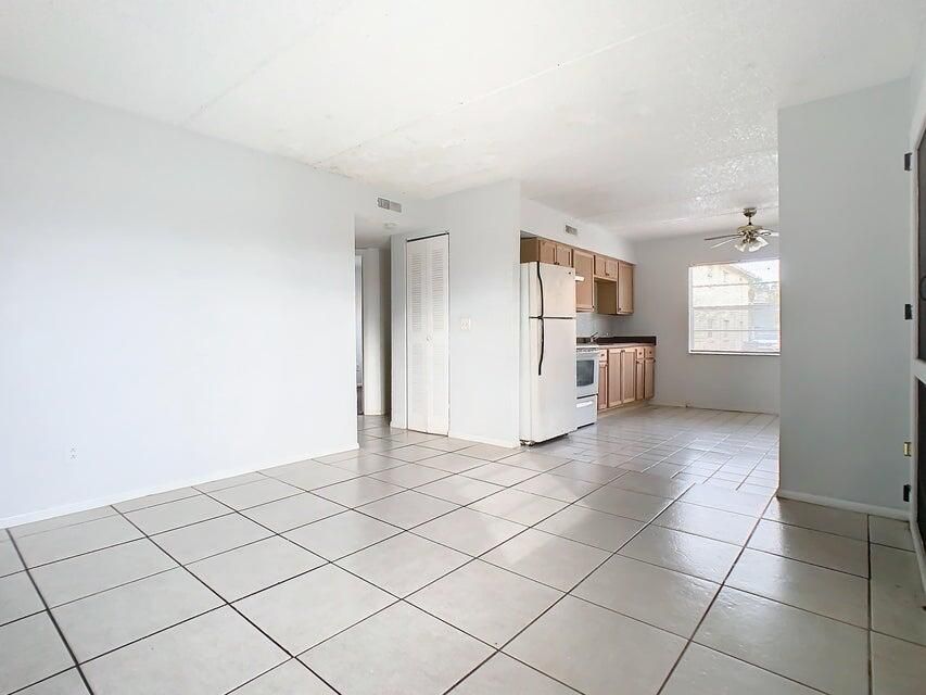 For Rent: $1,350 (2 beds, 1 baths, 784 Square Feet)