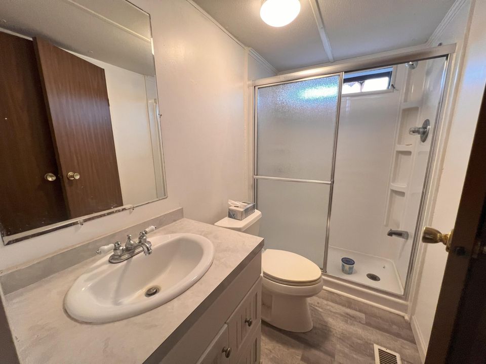 For Sale: $159,900 (2 beds, 2 baths, 784 Square Feet)