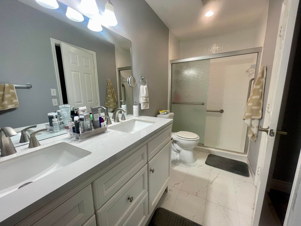 Active With Contract: $349,000 (2 beds, 2 baths, 1152 Square Feet)