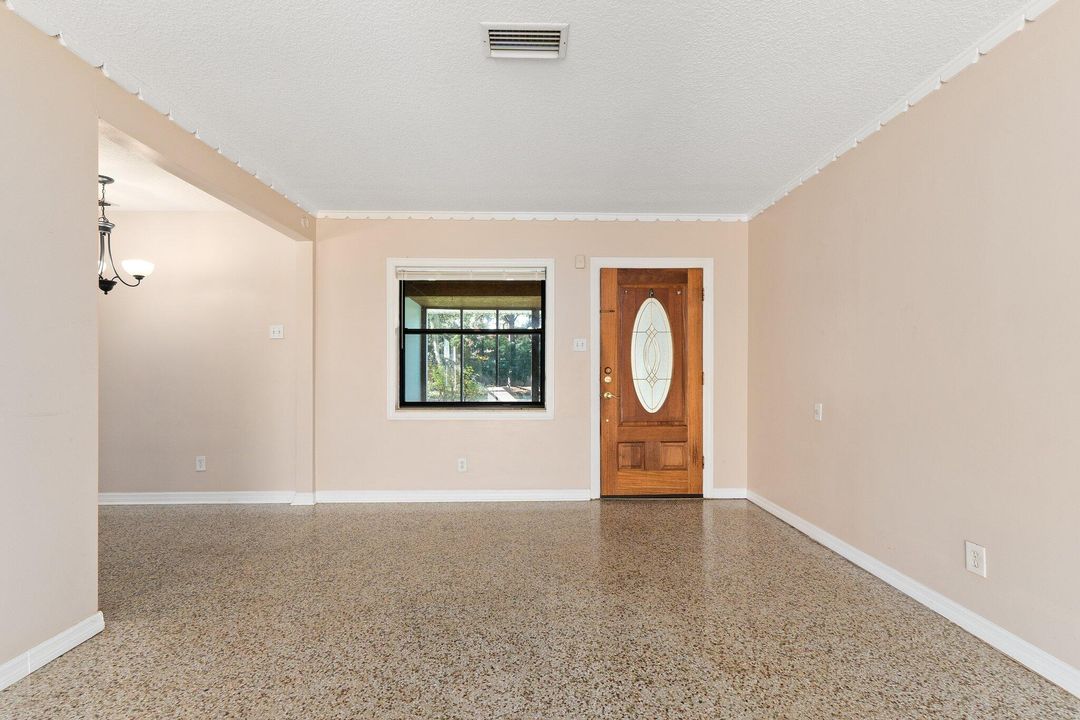 For Sale: $279,900 (3 beds, 1 baths, 1204 Square Feet)