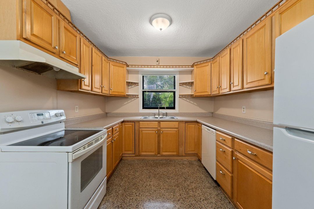 For Sale: $279,900 (3 beds, 1 baths, 1204 Square Feet)