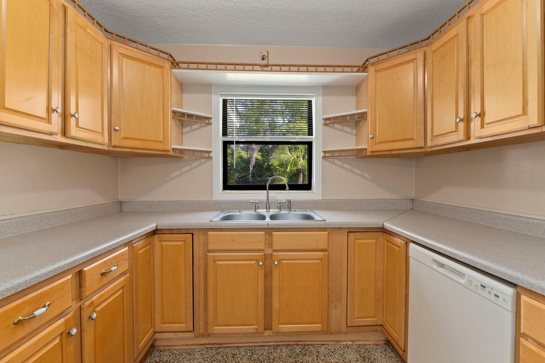 For Sale: $279,900 (3 beds, 1 baths, 1204 Square Feet)