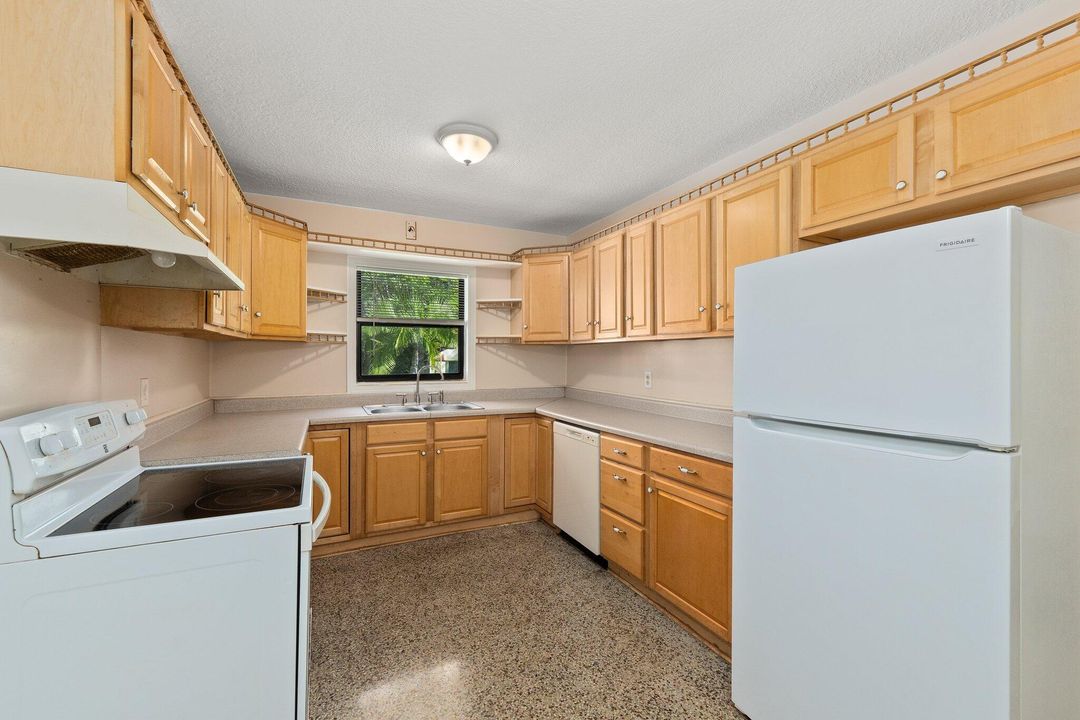 For Sale: $279,900 (3 beds, 1 baths, 1204 Square Feet)