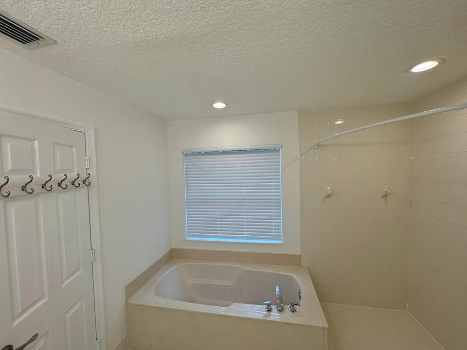 For Rent: $3,500 (3 beds, 2 baths, 1653 Square Feet)