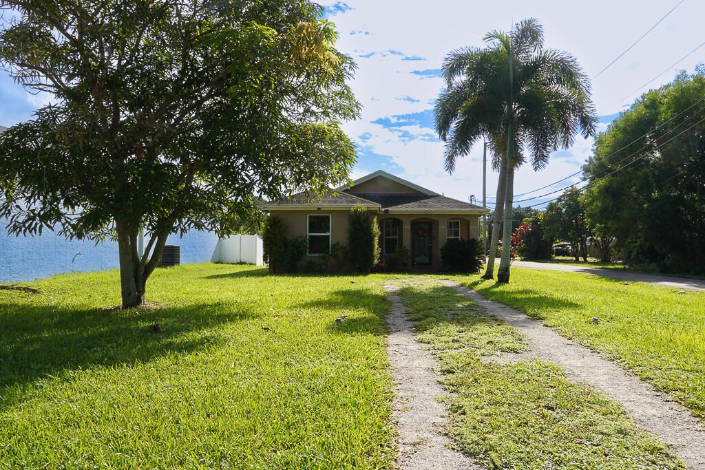 For Sale: $600,000 (3 beds, 2 baths, 1284 Square Feet)