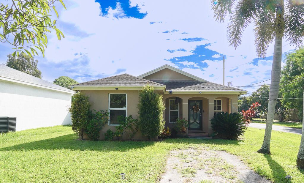 For Sale: $600,000 (3 beds, 2 baths, 1284 Square Feet)