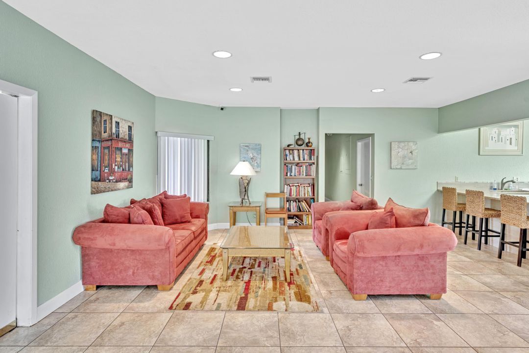 For Sale: $349,000 (2 beds, 2 baths, 1166 Square Feet)