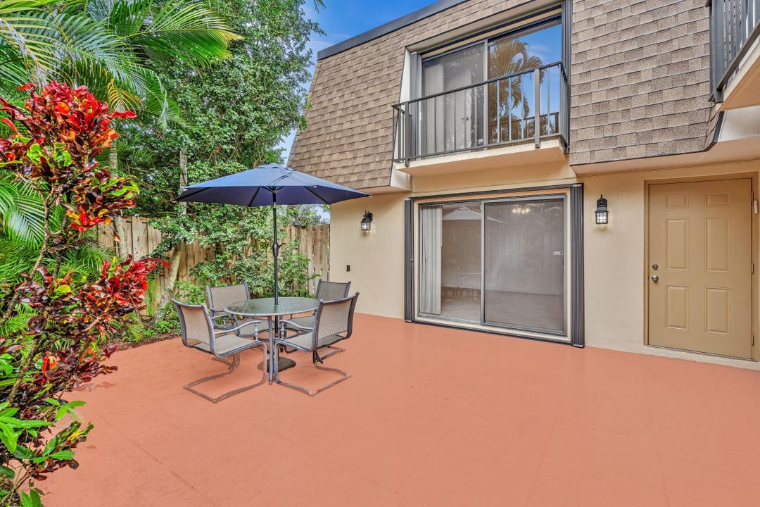 For Sale: $349,000 (2 beds, 2 baths, 1166 Square Feet)