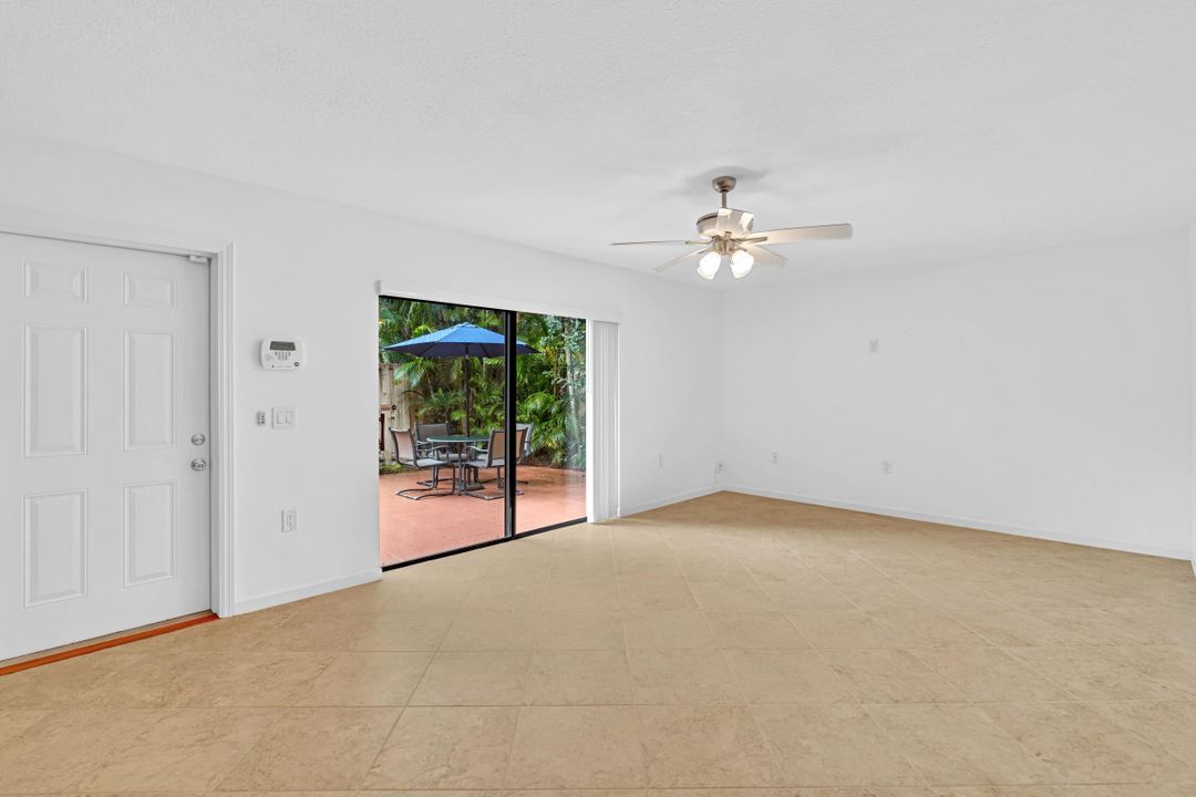 For Sale: $349,000 (2 beds, 2 baths, 1166 Square Feet)