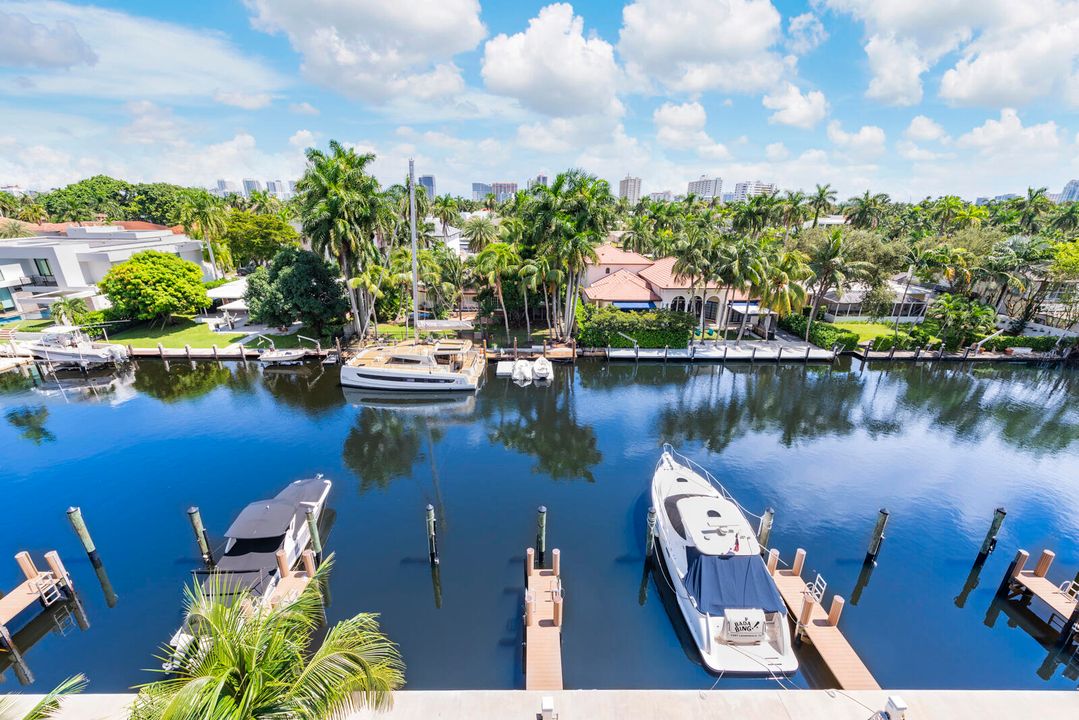 For Sale: $3,150,000 (3 beds, 2 baths, 2590 Square Feet)