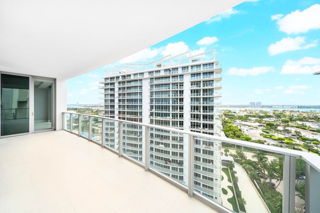 For Sale: $2,475,000 (2 beds, 2 baths, 1755 Square Feet)