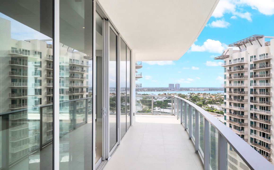 For Sale: $2,475,000 (2 beds, 2 baths, 1755 Square Feet)