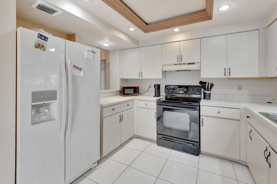 For Sale: $300,000 (2 beds, 2 baths, 1705 Square Feet)