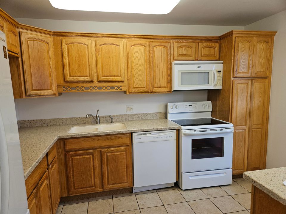 For Sale: $315,000 (2 beds, 2 baths, 1191 Square Feet)