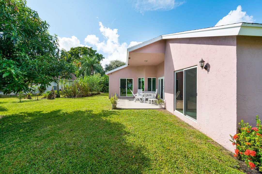 For Sale: $720,000 (3 beds, 2 baths, 1755 Square Feet)