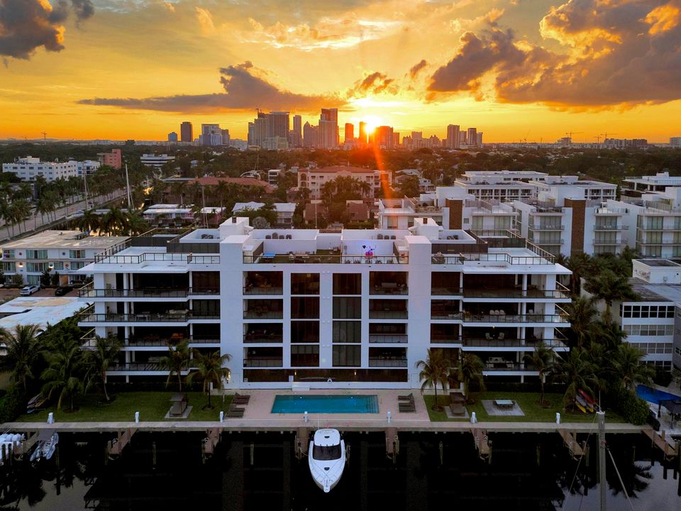 For Sale: $3,150,000 (3 beds, 2 baths, 2590 Square Feet)