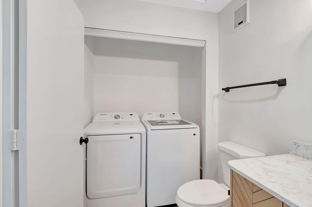 For Sale: $269,000 (2 beds, 2 baths, 864 Square Feet)