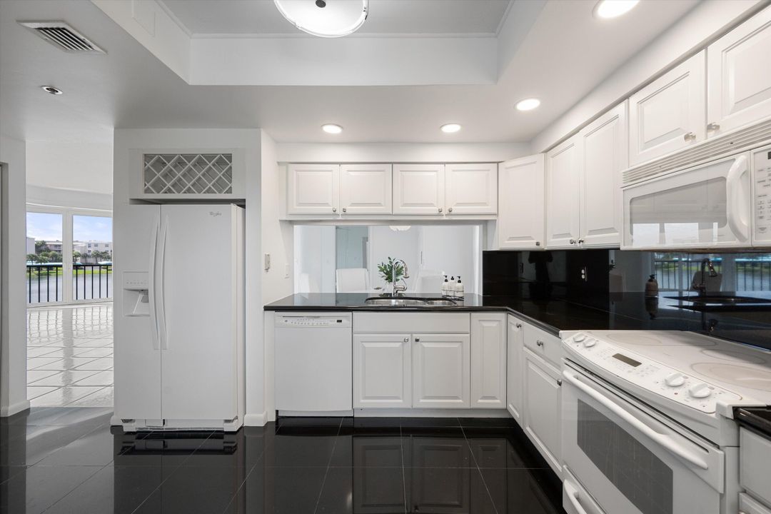 For Sale: $419,888 (2 beds, 2 baths, 1425 Square Feet)