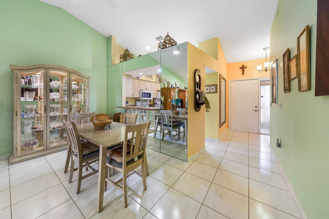 For Sale: $315,000 (2 beds, 2 baths, 1374 Square Feet)