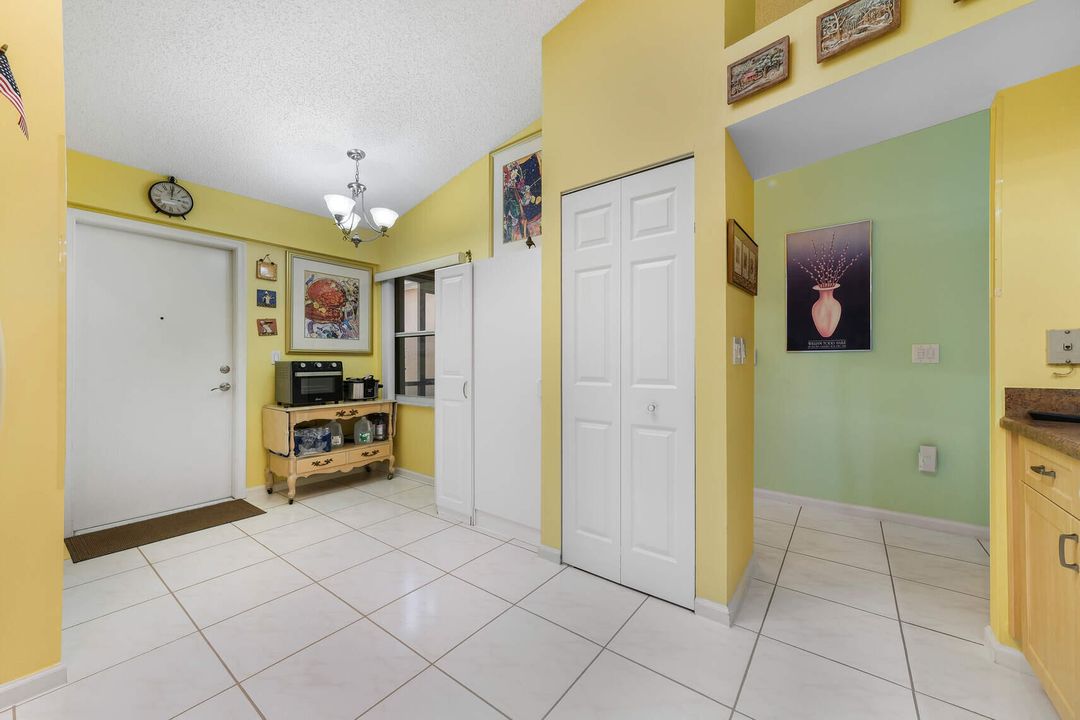 For Sale: $315,000 (2 beds, 2 baths, 1374 Square Feet)