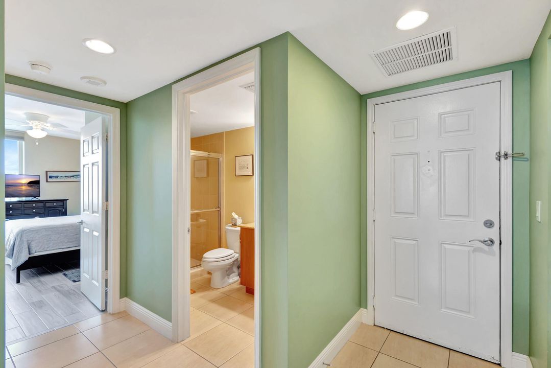 For Sale: $579,000 (2 beds, 2 baths, 1360 Square Feet)