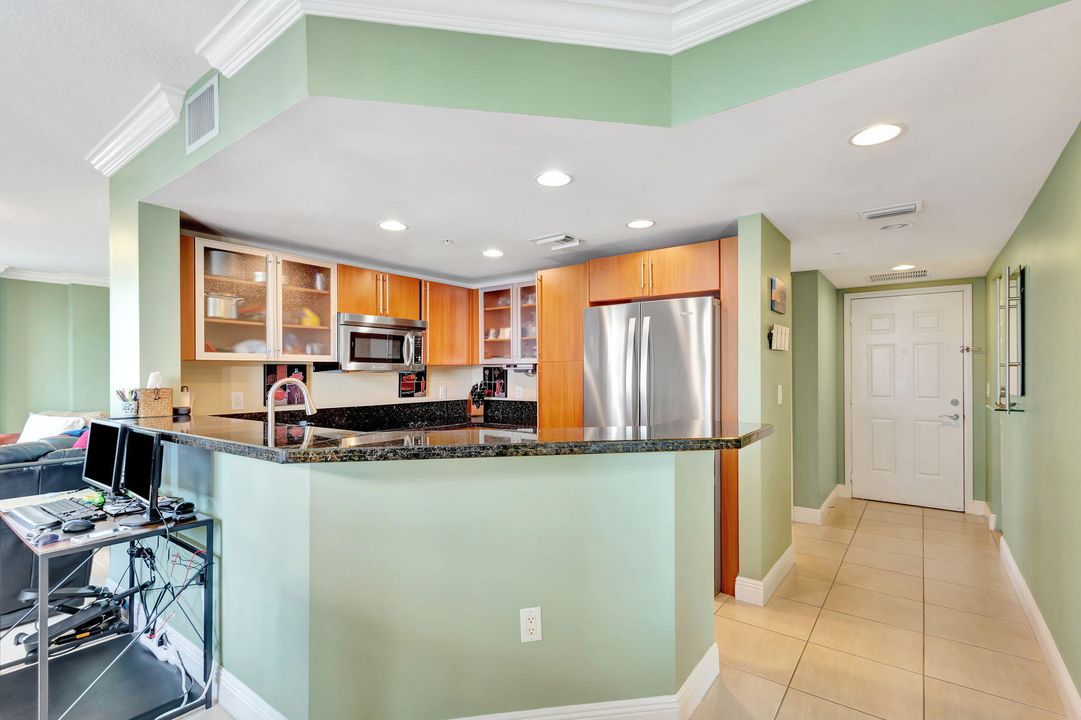 For Sale: $579,000 (2 beds, 2 baths, 1360 Square Feet)